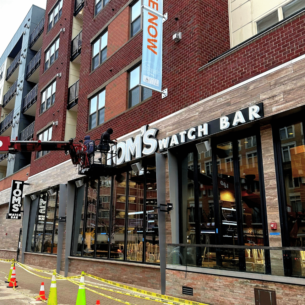 Tom's Watch Bar (Best for Sports Enthusiasts) Near T-Mobile Arena